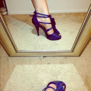 Bundle of Steve Madden blue heels & Silver Clutch