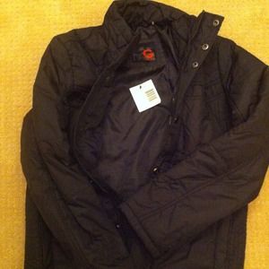 I am selling a guess jacket. It's still new.