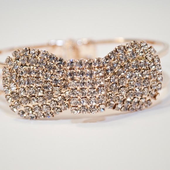 -NEW- Rhinestone Bow Bracelet