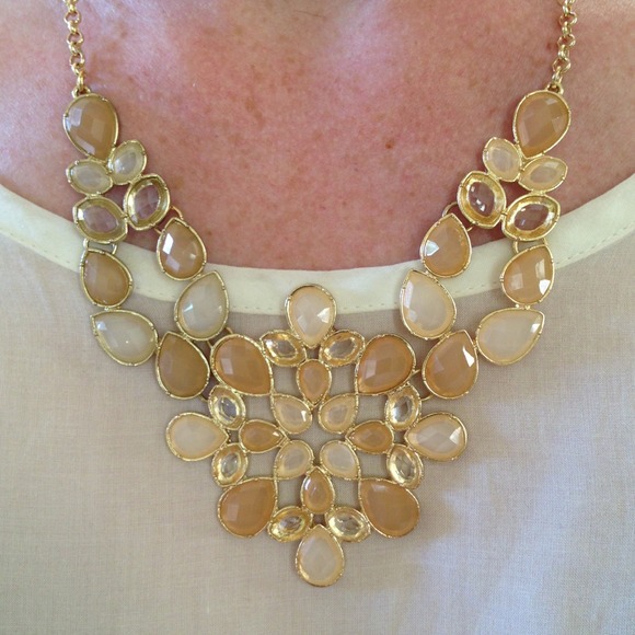 HOLD Faceted bead necklace in ivory