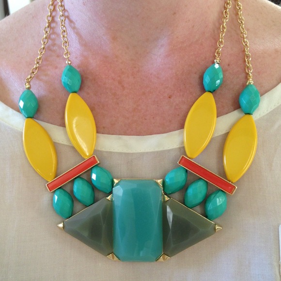 HOLD Carolyn Chunky bead necklace