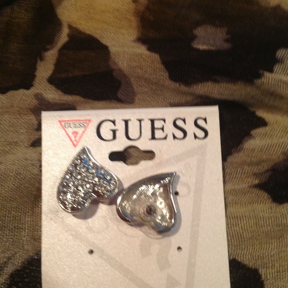 Guess - Picture 3 of 4