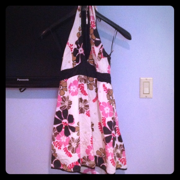 Wet seal never been worn looking to trade or sell