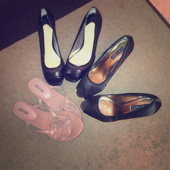 Bundle of 3 shoes