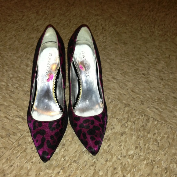 Super cute purple leopard pumps
