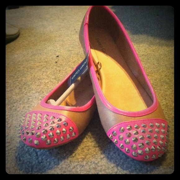 🚫BUNDLED🚫 SPIKED TOED FLATS