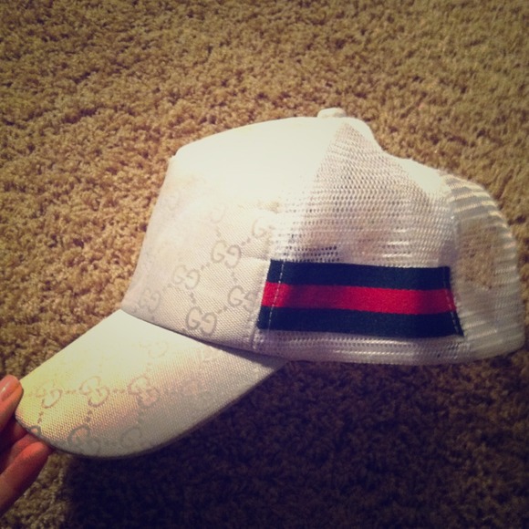 Adjustable hat