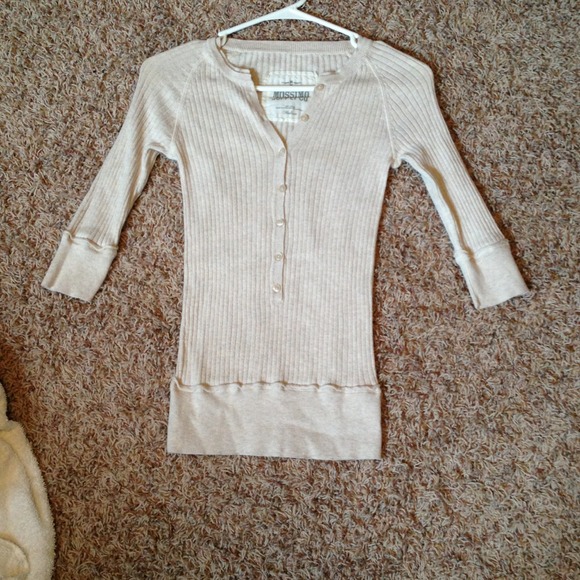 Size medium tan button up quarter sleeve shirt