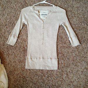 Size medium tan button up quarter sleeve shirt