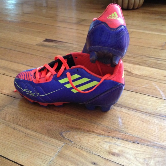 🚫Sold🚫🌺Adidas soccer cleats🌺