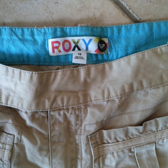 🌺SOLD🌺 Roxy Khaki Shorts Size 13 Juniors - Picture 2 of 3