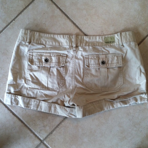 🌺SOLD🌺 Roxy Khaki Shorts Size 13 Juniors - Picture 3 of 3
