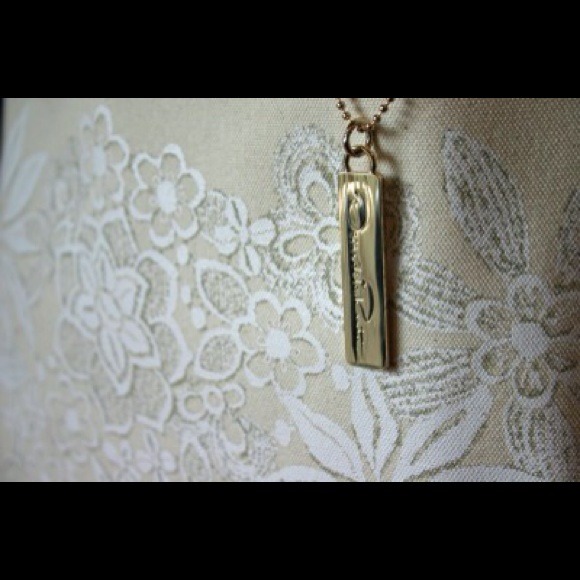 Oscar de la Renta - Picture 2 of 4