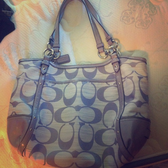 🎀price reduced!!!🎀lavender authentic coach tote