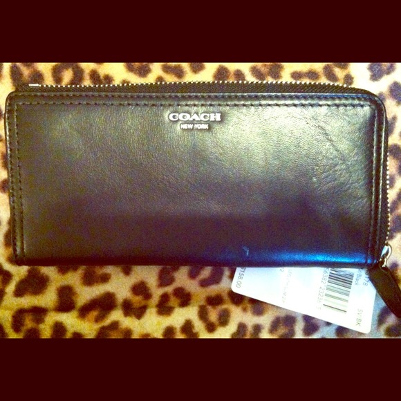 NWT-Coach legacy leather slim zip wallet