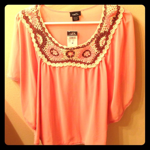 ❌SOLD❌Adorable light pink sheer floral top!