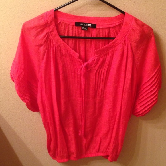 ❌SOLD❌Coral/pink adorable top!