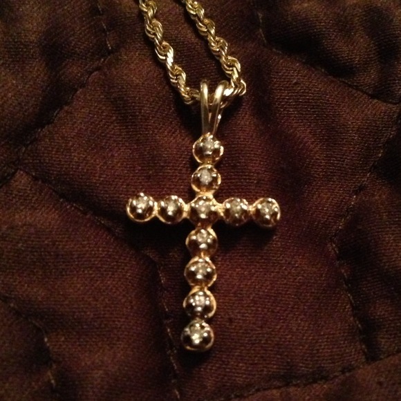 ❌SOLD❌Beautiful yellow cold cross necklace!