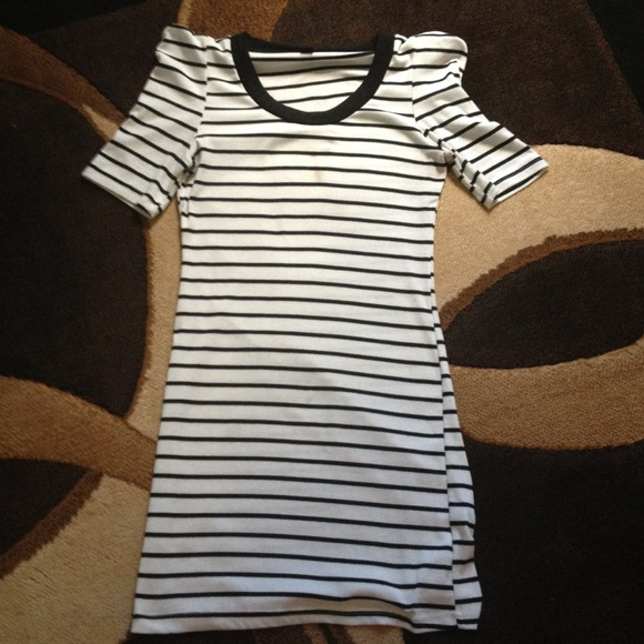 Short white and black dress