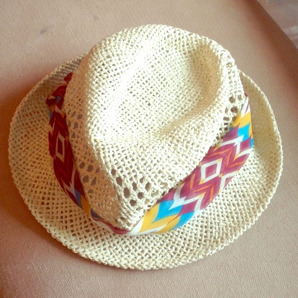 ✨REDUCED✨******Summer hat with cute details - Picture 1 of 1