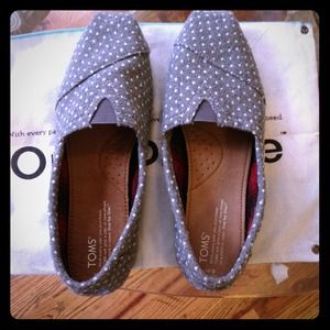 Brand new polka dot gray toms.