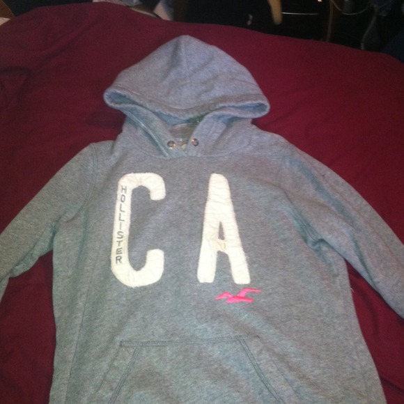 Hollister pull over hoodie - Picture 1 of 3