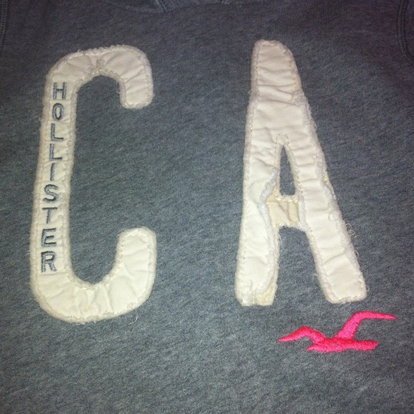 Hollister pull over hoodie - Picture 2 of 3