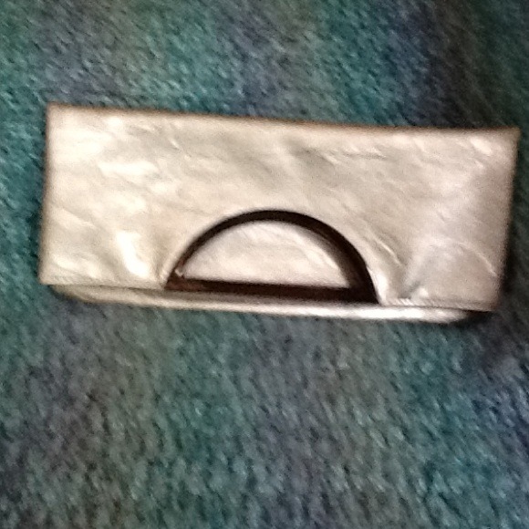 Silver Clutch - Picture 2 of 2