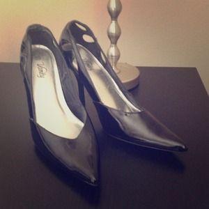 Vanity Patent Shiny Black Pointed Toe Heels