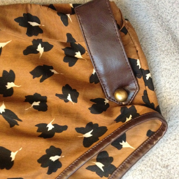 Printed brown chic dress w/ faux leather - Picture 2 of 2
