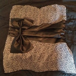 Strapless bow top