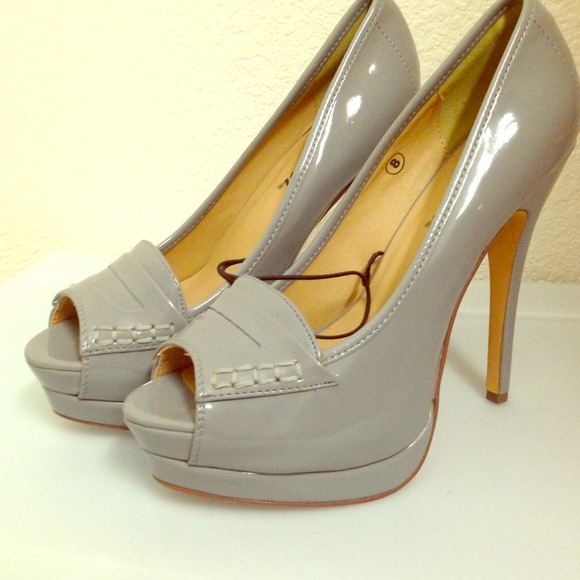 🆕Wet Seal sz 8 gray patent leather heels REDUCED