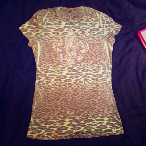 Adorable leopard shirt
