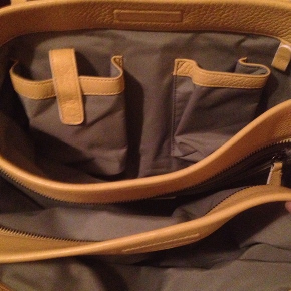 Cole Haan- a beautiful soft yellow leather handbag - Picture 3 of 4