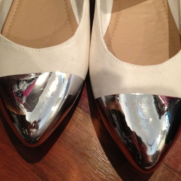 Sold🌸White and Silver Flats 🌺Host Pick🌺 - Picture 2 of 4