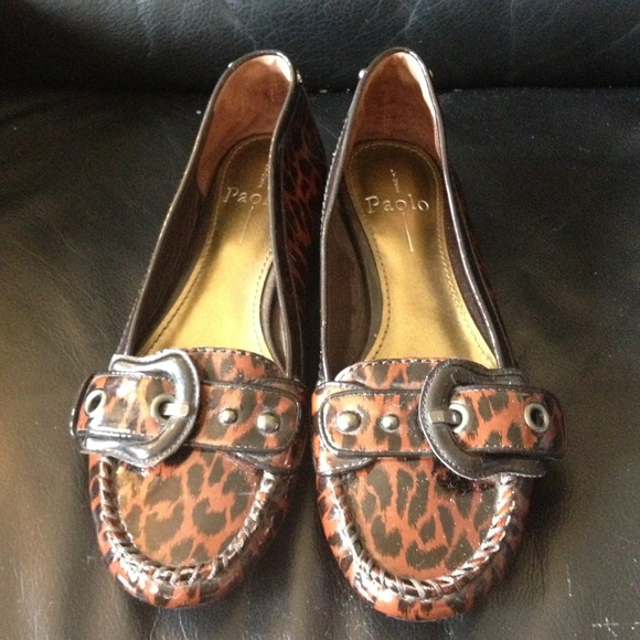 Sale!!! Paten leather leopard print kitten heels