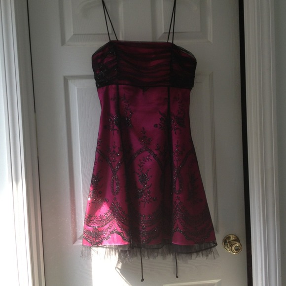**PRICE REDUCED** 😃 ❤ Black/Pink Sparkly Dress