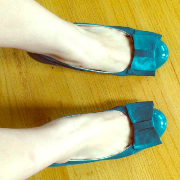Green heels with bow on top
