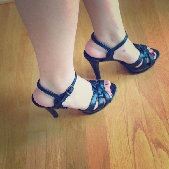 Black Gianni Bini stilettos