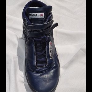 Navy Blue 8.5 Reeboks :o)