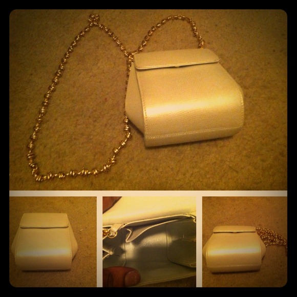 SOLD Vintage cream handbag