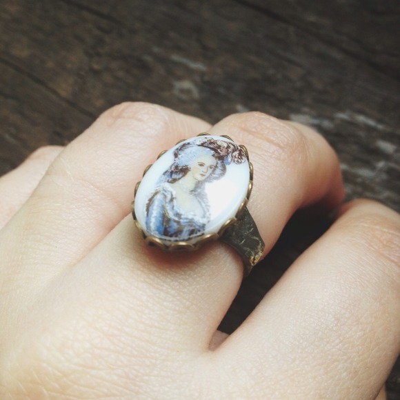 SOLD - Vintage Marie Antoinette Cameo Ring