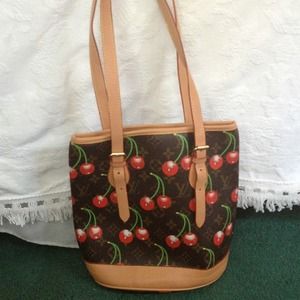 Cherry Bag -matching coin purse Louis Vuitton logo