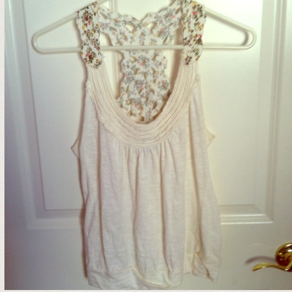 Cream tank with floral back! - Picture 2 of 3