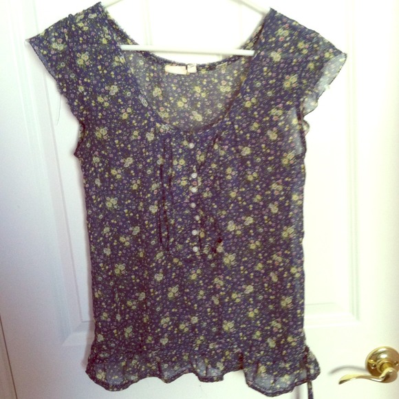 Dark blue floral top!
