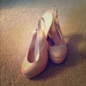 Nude heels! Size 7/8