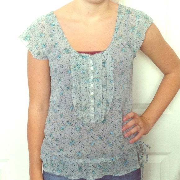 Light blue floral top!
