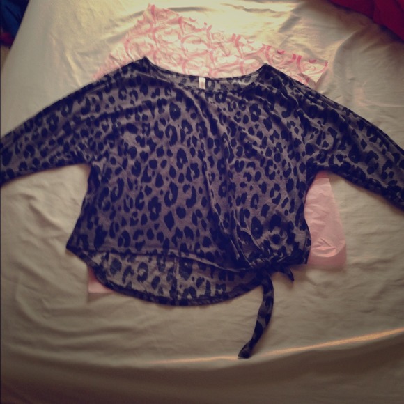 ❌Traded❌Grey and black cheetah top!