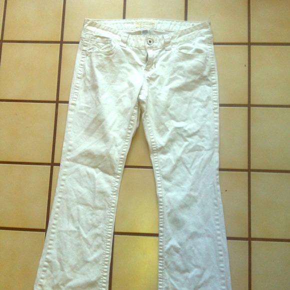 White denim jeans