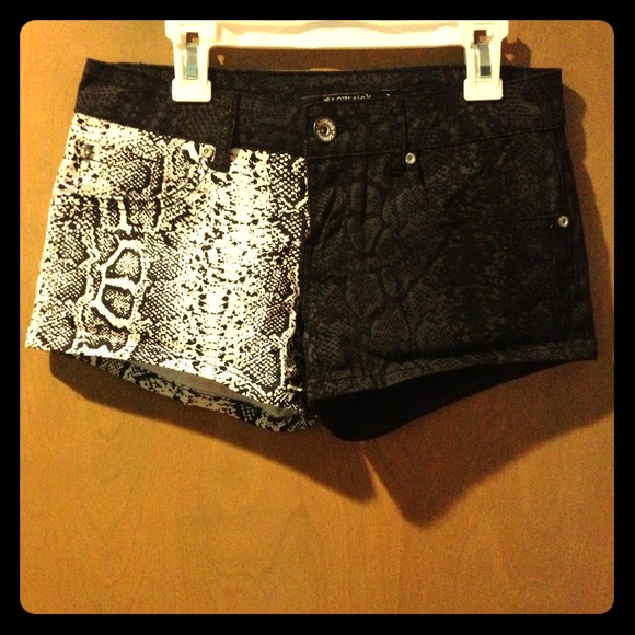Reptile B&W Shorts